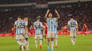 Con un golazo de Paredes y otro de Cuti Romero, Argentina le ganó 2 a 0 a Indonesia