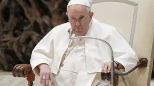 El papa Francisco se someterá a una operación de abdomen y quedará internado varios días