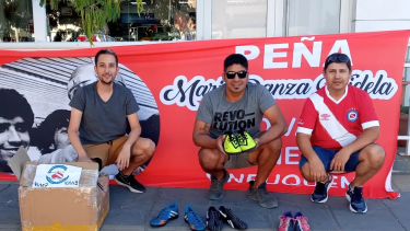 José junto a dos colaboradores de "Botines Mágicos" Foto: Facebook