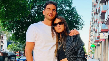 Lucas Alario, exdelantero de River junto a su pareja Agustina Albertario. 