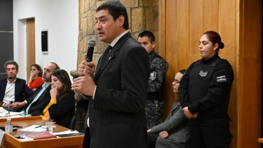 El defensor oficial Nelson Vigueras alegó este viernes a favor de la no culpabilidad de Amanda, acusada del homicidio agravado por alevosía y femicidio de Eduarda Santos de Almeida, que ocurrió en febrero del año pasado en Bariloche. (foto Alfredo Leiva)