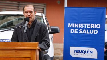 Gutiérrez habló del reclamo a Anses y de la consulta previa durante un acto de entrega de ambulancias. (Foto Neuquén Informa).-