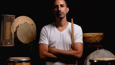Gabriel Díaz dará un Masterclass de percusión latina el jueves 29 y el viernes 30, un concierto junto a Caribe FCP.