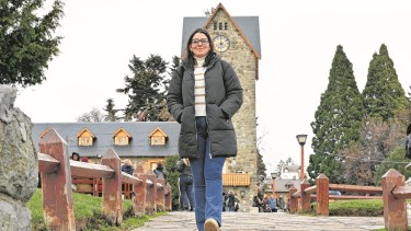 Natalia Calvo llegó a Bariloche desde Barcelona. Trabaja como recepcionista en el spa de un hotel.  Foto: Chino Leiva