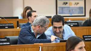 Buscan aumentar el sueldo del intendente Gaido para mejorar salarios del plantel profesional