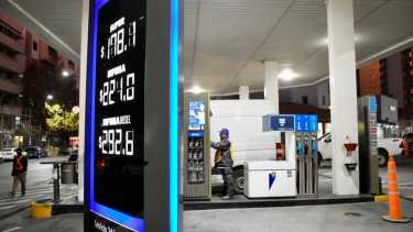 La aplicación de impuestos a los combustibles se postergó hasta después de las elecciones. Foto: Archivo Florencia Salto. 