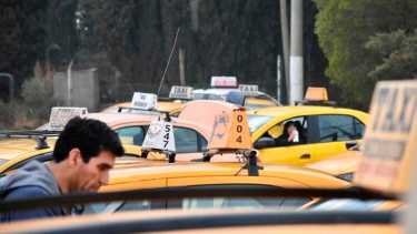 Unos 220 vehiculos tienen cámaras en Neuquén de los taxis y remises (foto Matías Subat)