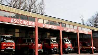 Bomberos de Neuquén reclaman el cumplimiento de una ley que contempla el pago del último trimestre anual . Foto Mati Subat