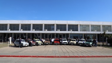 El Renault 4 en distintas versiones, orgullo de sus propietarios.