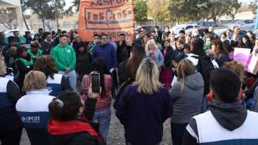 Trabajadores de enfermería nucleados en los tres gremios pidieron la separación preventiva del cargo de la jefa de UTI Cristina Orlandi. Foto: Juan Thomes