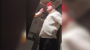 El insólito reclamo de un pasajero en pleno vuelo. 