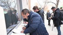 Imagen de Movilización por la suba de la tarifa eléctrica en Cipolletti