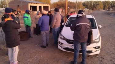 Vecinos de la isla Jordán reclaman por la regularización del servicio eléctrico. Foto: Gentileza.  