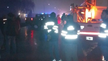 Vecinos de El Trébol y de Ruca Antú 1 y 2 cortaron el tránsito en el Parque Industrial de Neuquén. Foto: Gentileza.