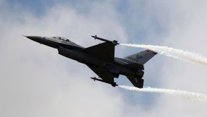 Qué dijeron los rescatistas que llegaron a la zona donde se estrelló el avión de Washington: «Un cráter»