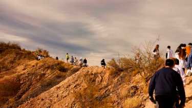 Estudiantes en plena excursión a la meseta.