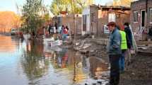 Imagen de Video: el agua del río entró a sus casas en Cipolletti, pero la inseguridad los hace quedarse