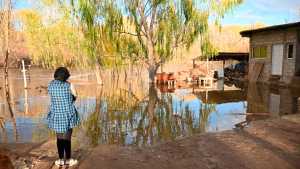Video: la dramática vigilia de los vecinos del río Neuquén en Cipolletti