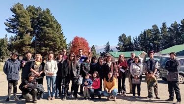 En equipo. Profesionales del INTA y del Conicet, junto a cooperativas de la región, buscan reducir el impacto de la plaga.