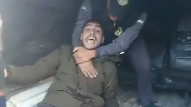 El momento que Cristian Oviedo es detenido por la policía jujeña. 