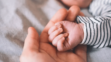 Buscan familias solidarias en Neuquén para el cuidado de dos bebas gemelas
