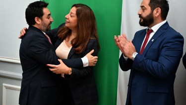 Ferrari y Vivanco, junto a la gobernadora Carreras luego de la jura respectiva. Foto: Marcelo Ochoa.