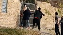 Imagen de Video: vecinos lincharon a un hombre por distintos robos en Fernández Oro