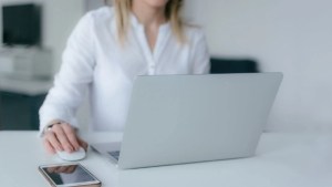 Fuerte disparidad en los ingresos entre los hombres y las mujeres, según informe del Indec