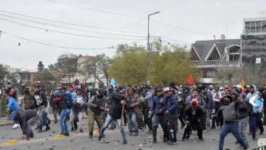 Son 53 las personas detenidas después de la brutal represión del martes en Jujuy- (Archivo Télam).-
