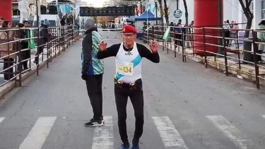 El reconocido atleta de San Martín de los Andes se consagró campeón sudamericano a los 84 años. Foto: gentileza