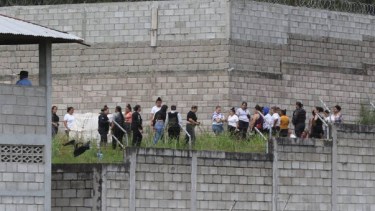 En la cárcel de mujeres del municipio de Támara, cerca de Tegucigalpa, hubo violentos enfrentamientos entre las reclusas. 