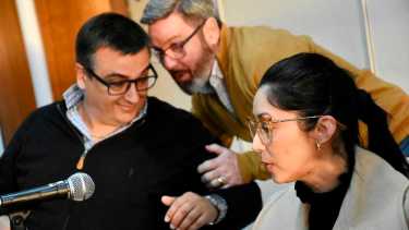 Caparroz (a la izquierda), presidente del bloque del MPN, y Nadia Kubatov, dos veces rechazada por mayoría en la Legislatura. (Archivo)