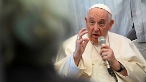 Internaron al papa Francisco para realizarle controles médicos