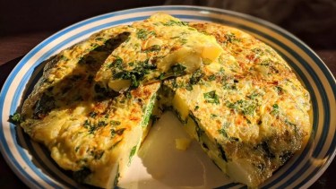 Tortilla de papa y acelga, paso a paso. Foto gentileza. 