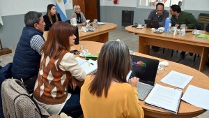 Paritarias en Río Negro: el gobierno convocó a los gremios y ATE decidió levantar el paro