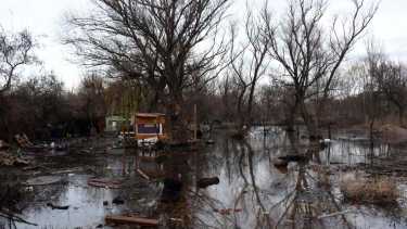 La crecida del río Neuquén afectó a localidades como Vista Alegre y Centenario. Foto: Archivo Matías Subat.
