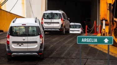 El primer embarque de Renault Kangoo parte rumbo a Argelia.