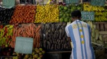 Imagen de El dólar subió 175 pesos en agosto y disparó la inflación a los dos dígitos