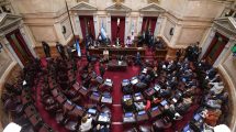 Imagen de Diputados y senadores se suben al aumento del 120% para empleados legislativos definido por Cristina y Moreau 