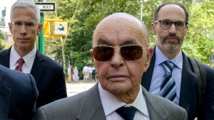 Más problemas para Joe Lewis por la propiedad de un club inglés y una estafa con cryptomonedas