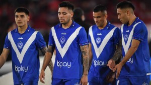 Terror en Vélez, la barra golpeó y amenazó a los jugadores: «Te voy a pegar dos tiros en las patas»