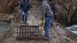 Comienzan los arreglos en el puente desmoronado en Cipolletti: conocé el relato de los vecinos