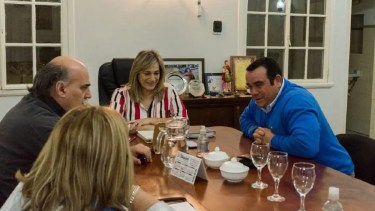 Alvarado y Rossi en la primera reunión de transición. Foto: Gentileza.