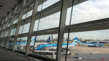 Aeroparque es un gran centro de concentración de personas que deciden viajar a los más diversos destinos.-