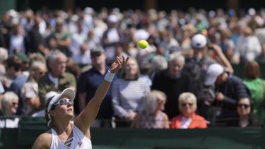 Nadia ganó en tres sets y se tomó revancha de la checa Tereza Martincova. (AP) 