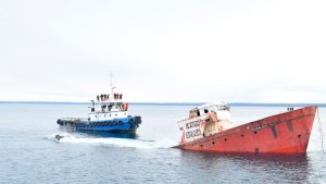 Las Grutas: así de impactante fue el hundimiento del quinto barco del parque submarino