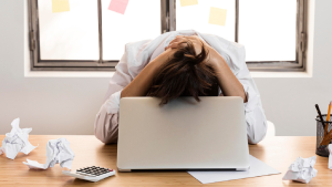 «Bare minimum monday»: la tendencia que propone el equilibrio entre trabajo y vida personal