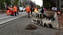 Imagen de Reclamo en el aeropuerto de Bariloche: Carreras lamentó el corte de una ruta provincial por un conflicto nacional