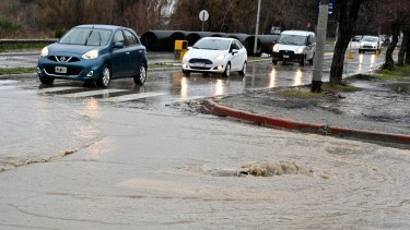 La lluvia más intensa y abundante se registró el lunes 3 de julio y desbordó pluviales. Foto: Archivo/ Chino Leiva