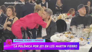 Los famosos que se acercaron a Jey Mammon en los Premios Martín Fierro 2023